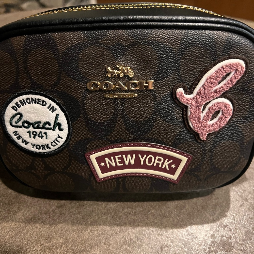 NWT Coach Mini Jamie Camera Bag In Signature
Canvas With Ski Patches - Picture 5 of 10